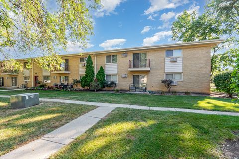 Tiny photo for 5740 Concord Lane #12, Clarendon Hills, IL 60514 (MLS # 12604639)