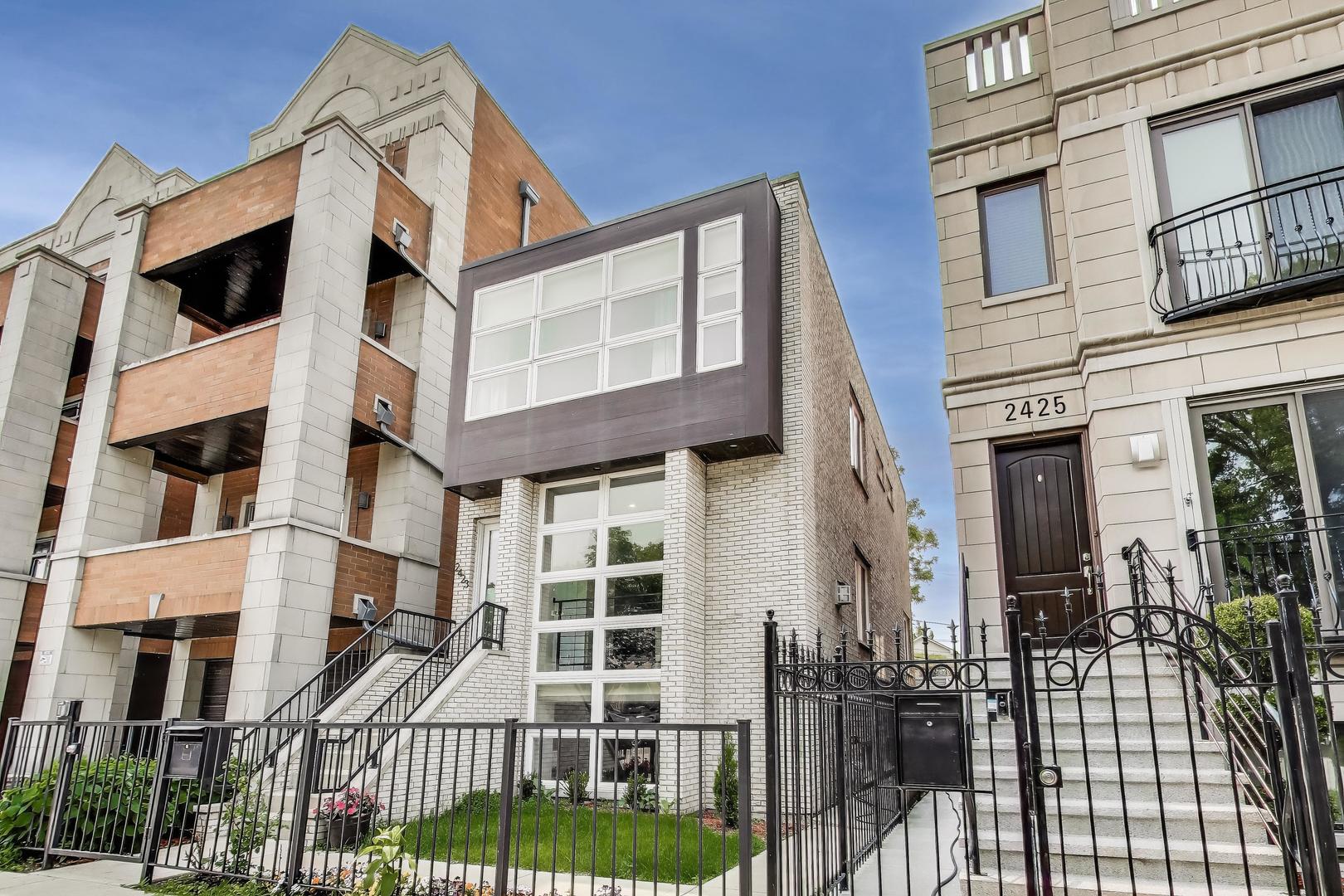 2423 W Erie Street
