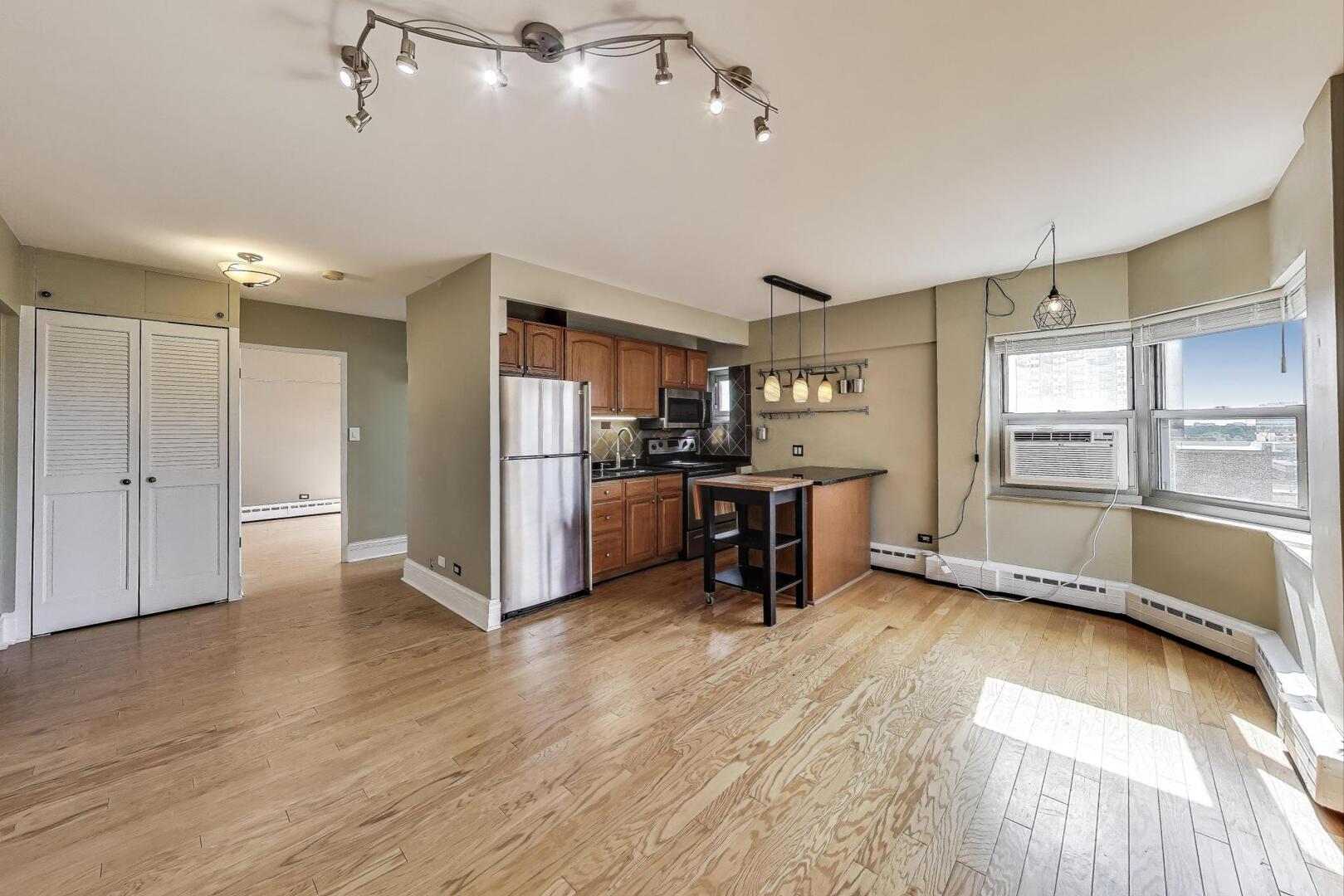 4970 N Marine Drive 1024