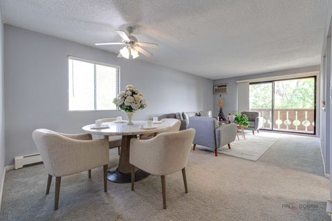 Tiny photo for 4 PARKSIDE Court #12, Vernon Hills, IL 60061 (MLS # 12495466)