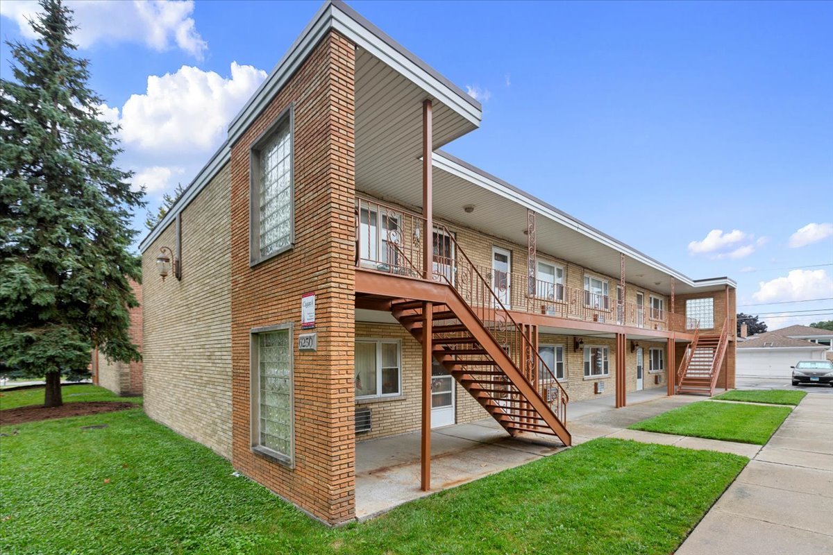 6256 W 64th Place 202