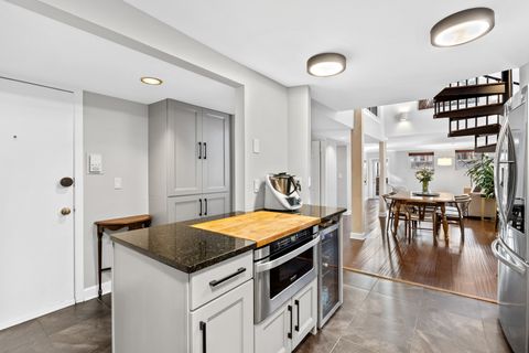 Tiny photo for 656 W Buckingham Place #1E, Chicago, IL 60657 (MLS # 12591930)