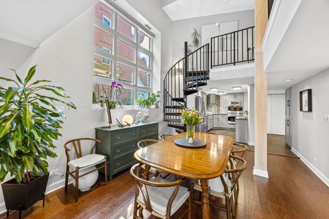 Tiny photo for 656 W Buckingham Place #1E, Chicago, IL 60657 (MLS # 12591930)