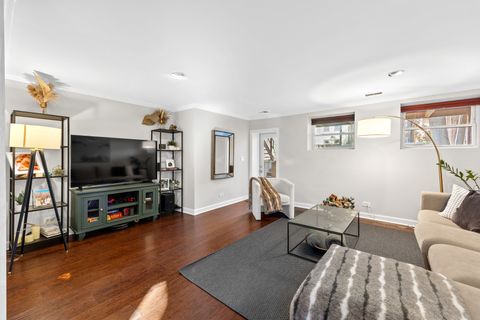 Tiny photo for 656 W Buckingham Place #1E, Chicago, IL 60657 (MLS # 12591930)
