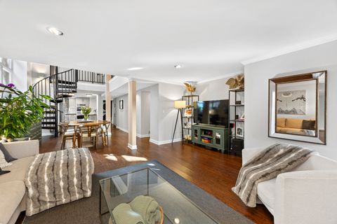 Tiny photo for 656 W Buckingham Place #1E, Chicago, IL 60657 (MLS # 12591930)