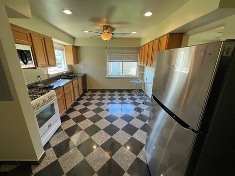 Tiny photo for 11 Shagbark Road, Lake Bluff, IL 60044 (MLS # 12371395)