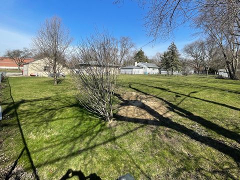 Tiny photo for 11 Shagbark Road, Lake Bluff, IL 60044 (MLS # 12371395)
