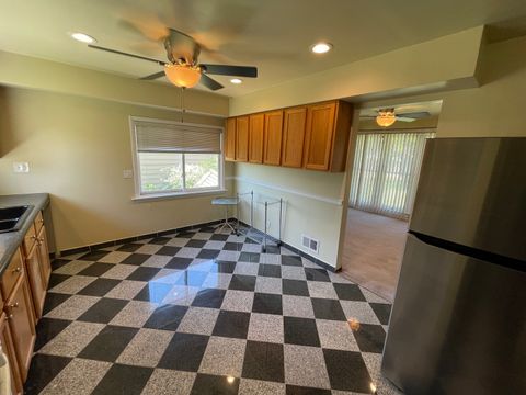 Tiny photo for 11 Shagbark Road, Lake Bluff, IL 60044 (MLS # 12371395)