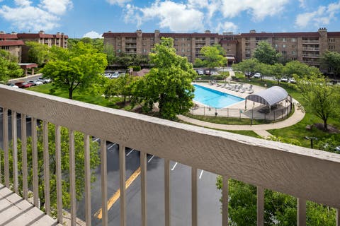 Tiny photo for 1280 Rudolph Road #5H, Northbrook, IL 60062 (MLS # 12671835)