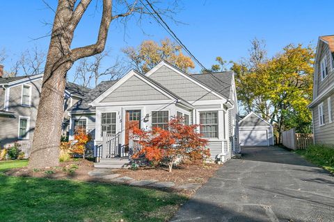 Photo of 115 N Hager Avenue, Barrington, IL 60010 (MLS # 12587842)