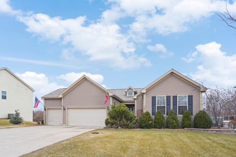 3 beds bed, 3 baths bath property at 2165 walnut glen boulevard, island lake, IL 60042