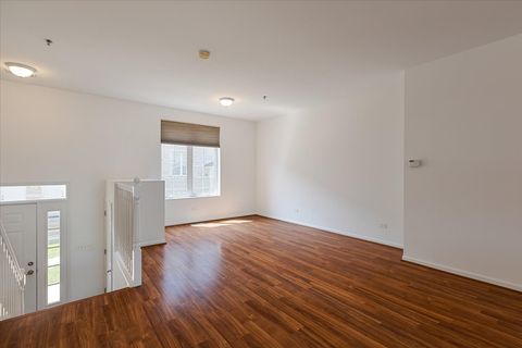 Tiny photo for 183 N East River Road #D3, Des Plaines, IL 60016 (MLS # 12474321)