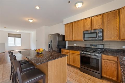 Tiny photo for 183 N East River Road #D3, Des Plaines, IL 60016 (MLS # 12474321)