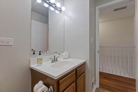 Tiny photo for 183 N East River Road #D3, Des Plaines, IL 60016 (MLS # 12474321)