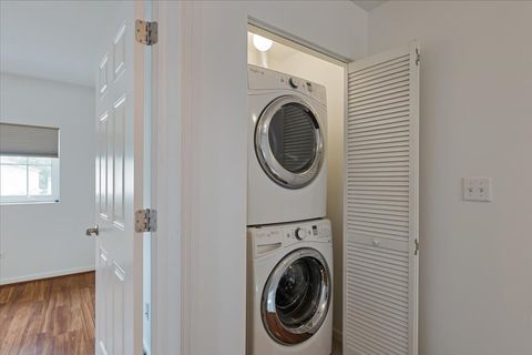 Tiny photo for 183 N East River Road #D3, Des Plaines, IL 60016 (MLS # 12474321)