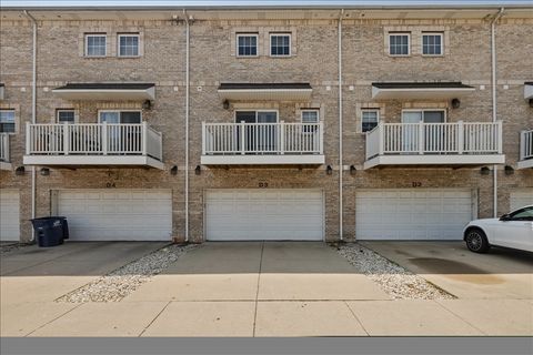 Tiny photo for 183 N East River Road #D3, Des Plaines, IL 60016 (MLS # 12474321)