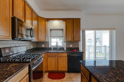 Tiny photo for 183 N East River Road #D3, Des Plaines, IL 60016 (MLS # 12474321)