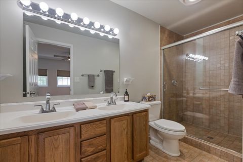 Tiny photo for 183 N East River Road #D3, Des Plaines, IL 60016 (MLS # 12474321)