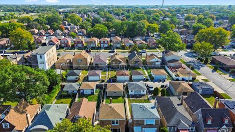 Tiny photo for 10047 S Calumet Avenue, Chicago, IL 60628 (MLS # 12489803)