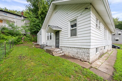 Tiny photo for 922 Madison Street, Davenport, IA 52804 (MLS # 12673628)