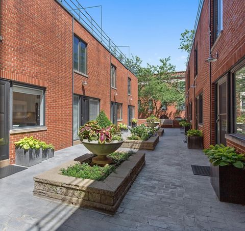 Photo of 205 W EUGENIE Street #I, Chicago, IL 60614 (MLS # 12652328)