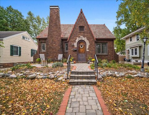 Photo of 2015 E Taylor Street, Bloomington, IL 61701 (MLS # 12499418) Photo of 2015 E Taylor Street, Bloomington, IL 61701 (MLS # 12499418)