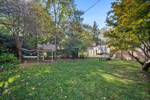 Tiny photo for 2015 E Taylor Street, Bloomington, IL 61701 (MLS # 12499418)