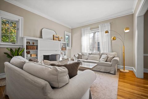 Tiny photo for 2015 E Taylor Street, Bloomington, IL 61701 (MLS # 12499418)
