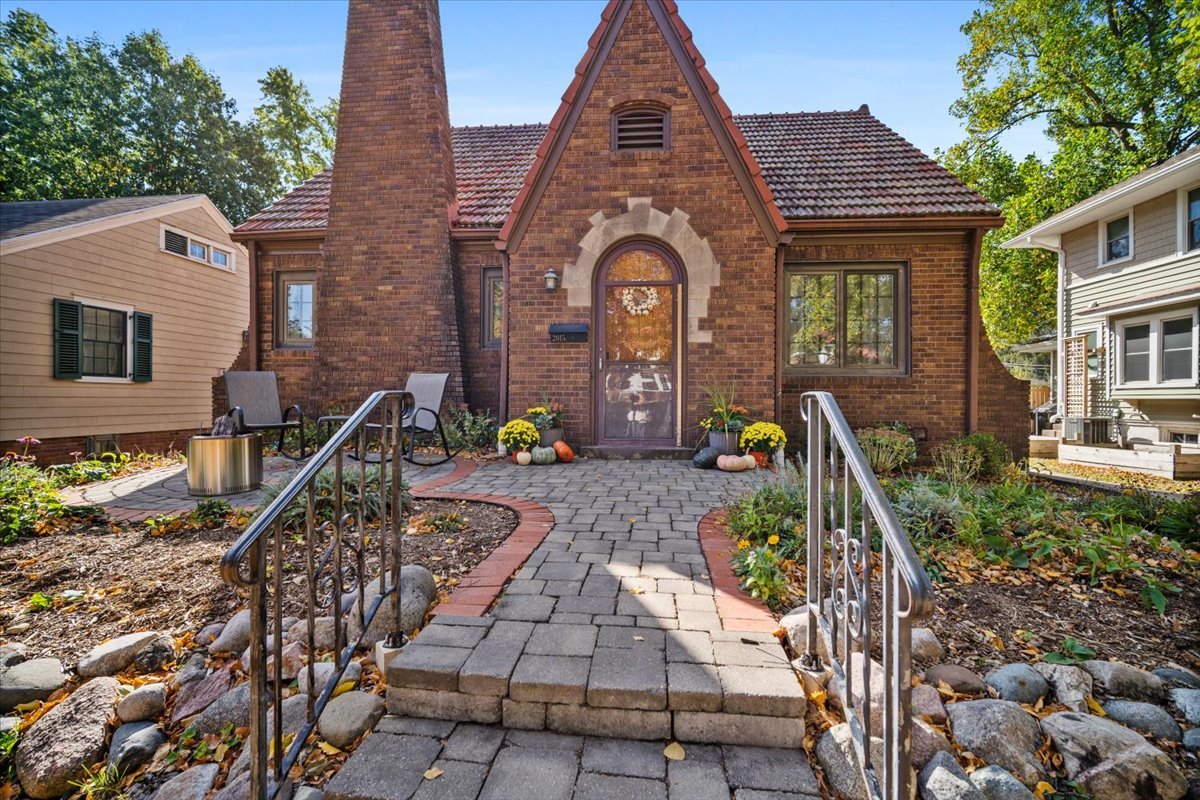 2015 E Taylor Street