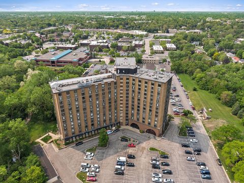 Tiny photo for 1 Renaissance Place #3PH, Palatine, IL 60067 (MLS # 12584184)