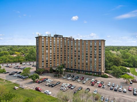 Tiny photo for 1 Renaissance Place #3PH, Palatine, IL 60067 (MLS # 12584184)