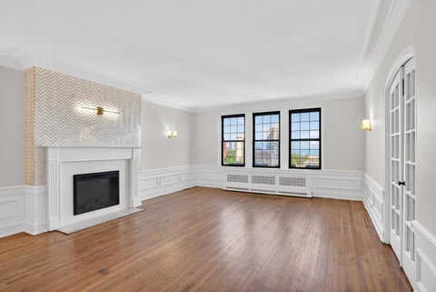 Tiny photo for 6901 S Oglesby Avenue #10A, Chicago, IL 60649 (MLS # 12732486)