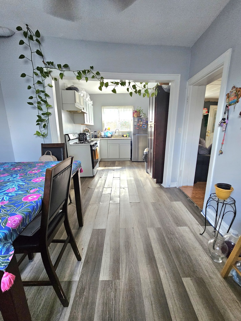 5635 S California Avenue