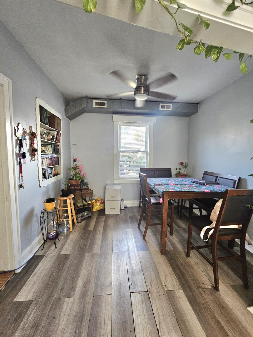 5635 S California Avenue