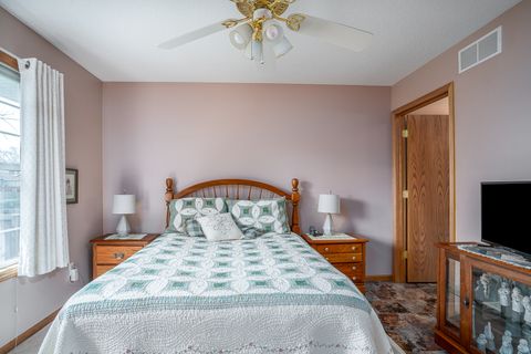 Tiny photo for 1951 W 59 Street, Davenport, IA 52806 (MLS # 12617976)