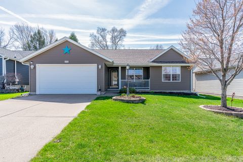 Photo of 1951 W 59 Street, Davenport, IA 52806 (MLS # 12617976)