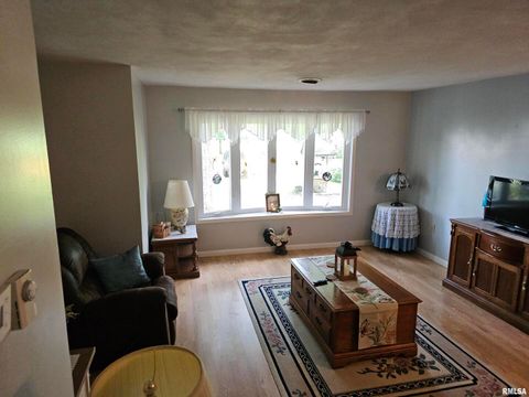 Tiny photo for 9758 E Richview Road, Mt Vernon, IL 62864 (MLS # EB459028)