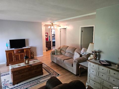 Tiny photo for 9758 E Richview Road, Mt Vernon, IL 62864 (MLS # EB459028)