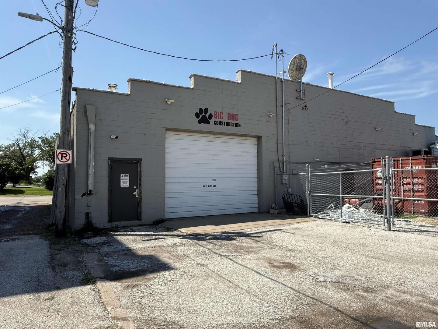 724 W 2ND Street