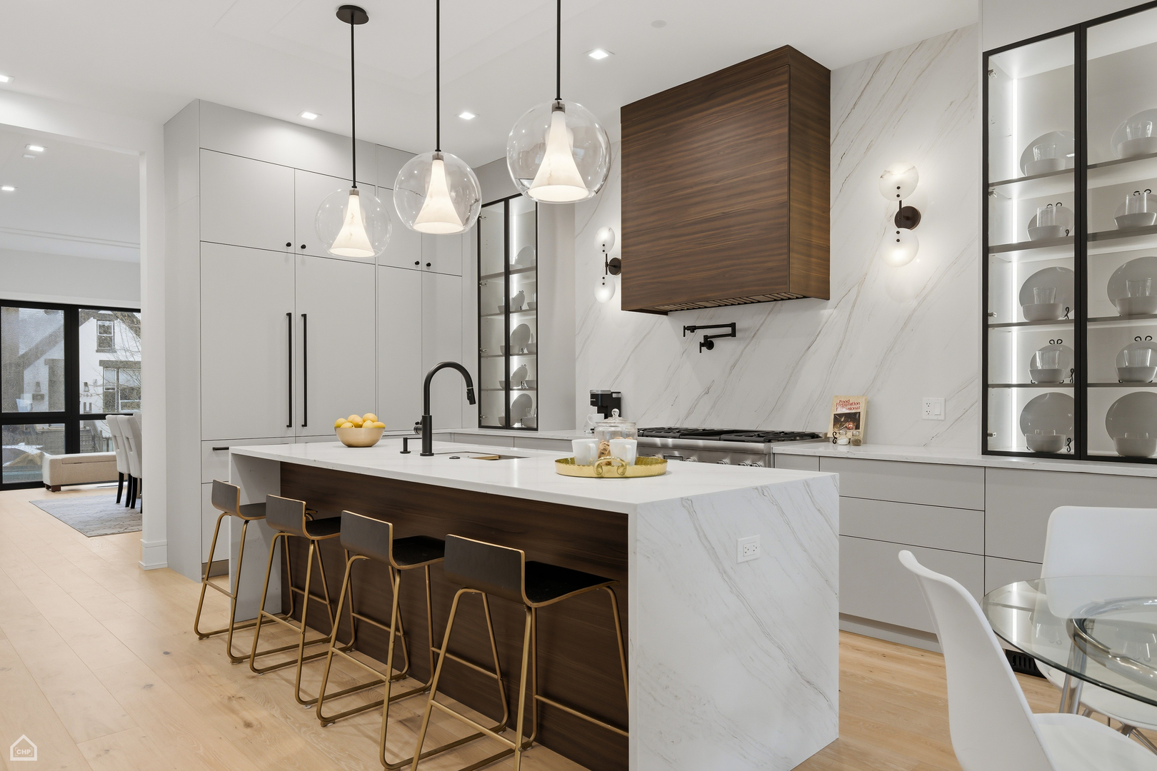 2156 N CLAREMONT Street