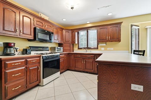 Tiny photo for 10 S Hampton Court, Crete, IL 60417 (MLS # 12770324)