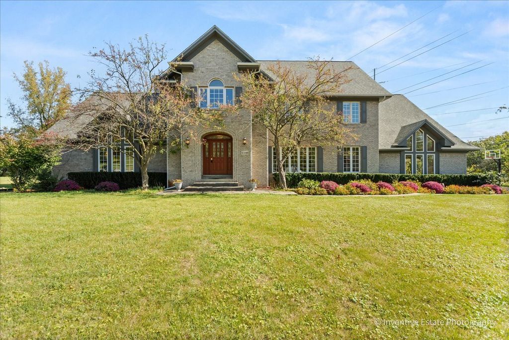 Photo for 10S641 S Garfield Avenue, Burr Ridge, IL 60527 (MLS # 12491785)