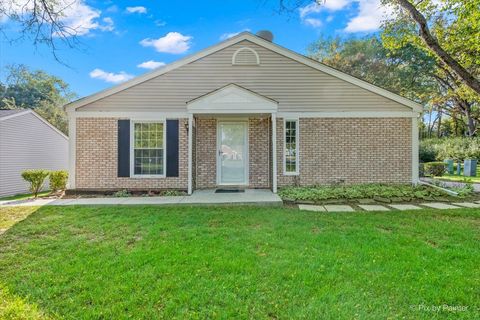 Photo of 20 Red Oak Trail, Cary, IL 60013 (MLS # 12496498)