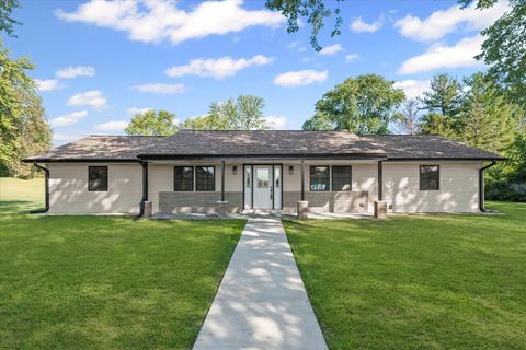 Photo of 402 Beeson Drive, Urbana, IL 61802 (MLS # 12482771) Photo of 402 Beeson Drive, Urbana, IL 61802 (MLS # 12482771)