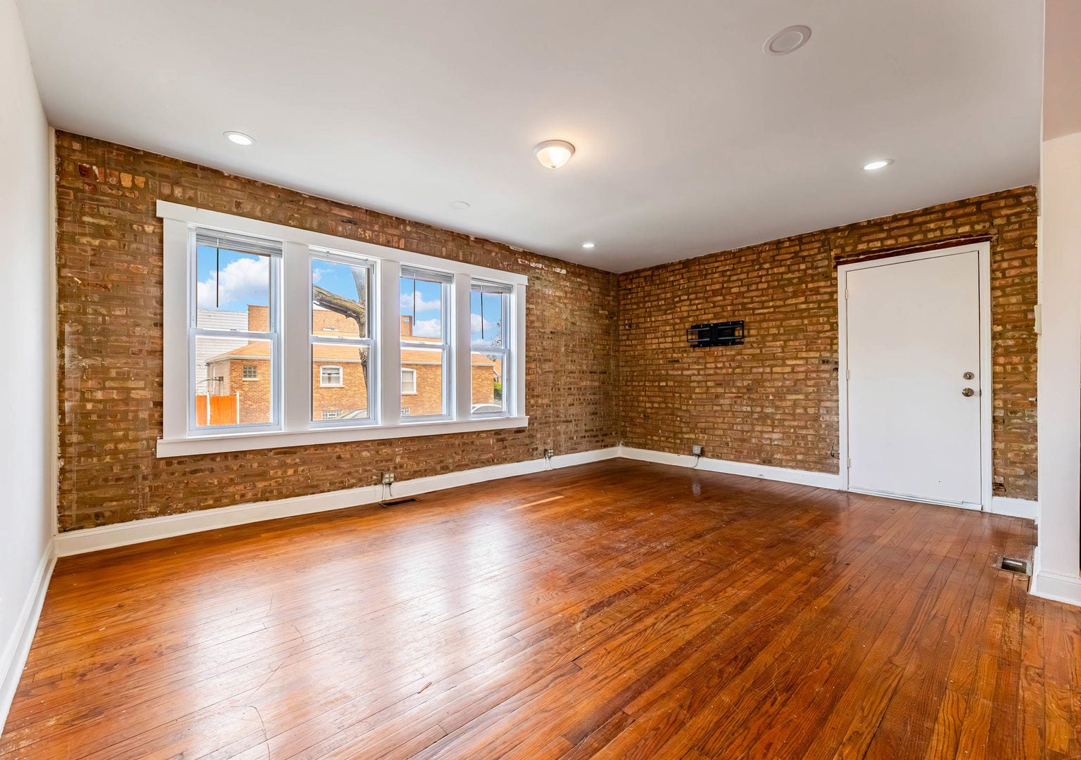 1633 W 76th Street 1W