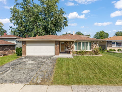 Photo of 15521 Ridgeland Avenue, Oak Forest, IL 60452 (MLS # 12745274)