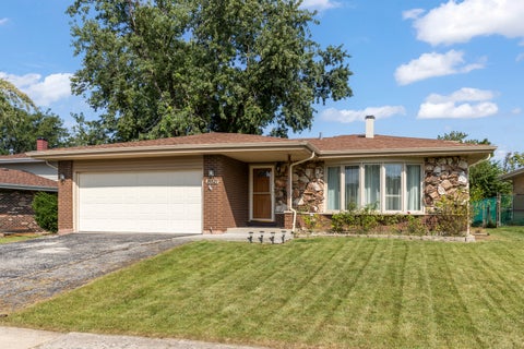 Tiny photo for 15521 Ridgeland Avenue, Oak Forest, IL 60452 (MLS # 12745274)
