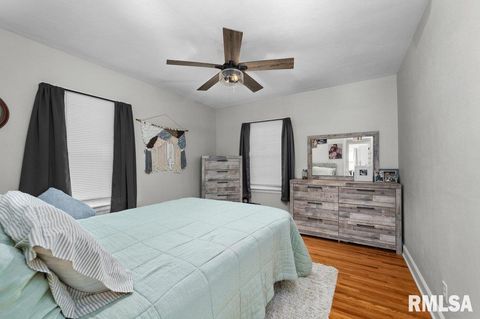 Tiny photo for 2133 WARREN Street, Davenport, IA 52804 (MLS # QC4270070)