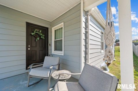 Tiny photo for 2133 WARREN Street, Davenport, IA 52804 (MLS # QC4270070)