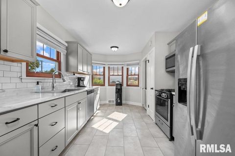 Tiny photo for 2133 WARREN Street, Davenport, IA 52804 (MLS # QC4270070)